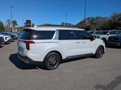 Snow White Pearl 2026 Kia Carnival Hybrid SX