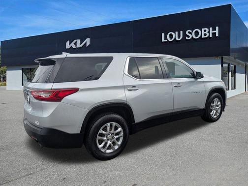 Silver Ice Metallic 2021 Chevrolet Traverse LS