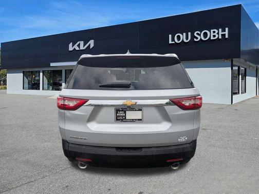 Silver Ice Metallic 2021 Chevrolet Traverse LS