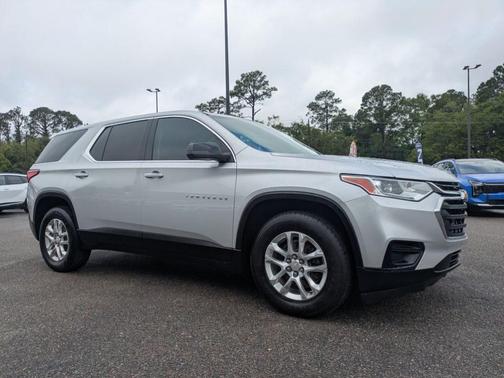 Silver Ice Metallic 2021 Chevrolet Traverse LS