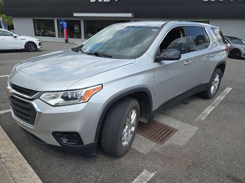 Silver Ice Metallic 2021 Chevrolet Traverse LS