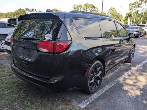 2019 Chrysler Pacifica Touring-L