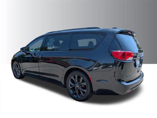 2019 Chrysler Pacifica Touring-L