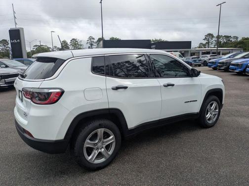 Bright White Clearcoat 2024 Jeep Compass Sport