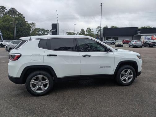 Bright White Clearcoat 2024 Jeep Compass Sport