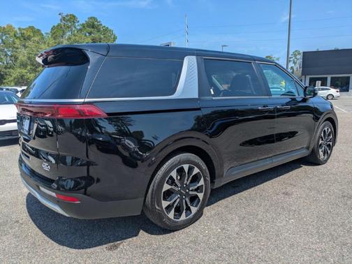 Aurora Black Pearl 2024 Kia Carnival EX