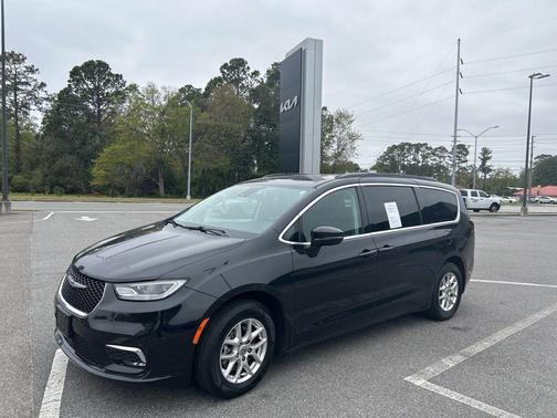 2022 Chrysler Pacifica Touring-L
