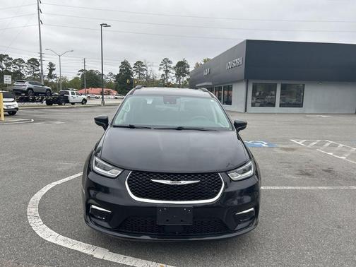 2022 Chrysler Pacifica Touring-L