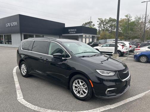 2022 Chrysler Pacifica Touring-L