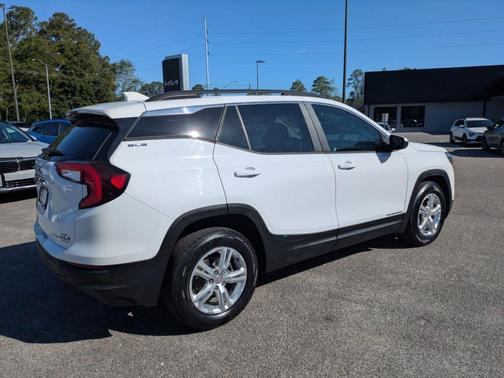 Summit White 2022 GMC Terrain SLE