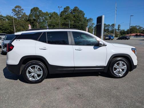 Summit White 2022 GMC Terrain SLE
