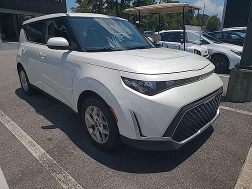 Snow White Pearl 2023 Kia Soul S