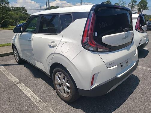 Snow White Pearl 2023 Kia Soul S