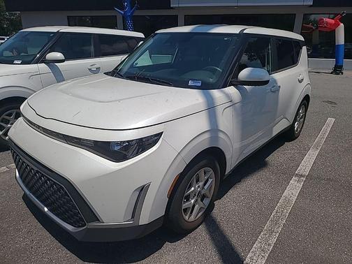 Snow White Pearl 2023 Kia Soul S