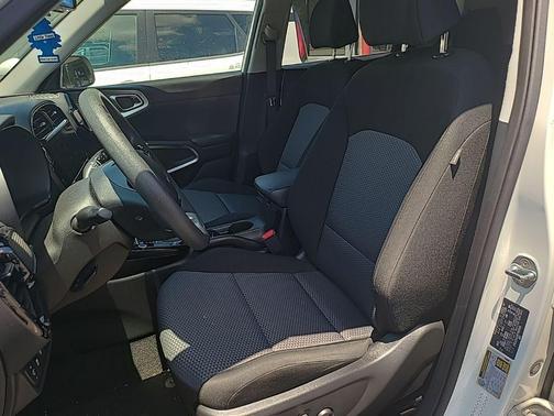 Snow White Pearl 2023 Kia Soul S