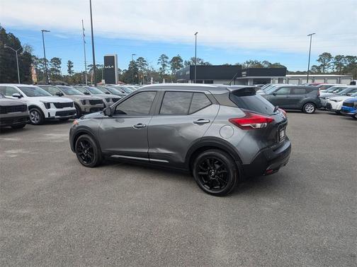 2020 Nissan Kicks SR
