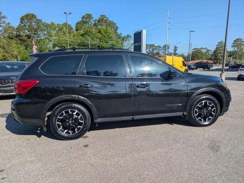 Magnetic Black 2020 Nissan Pathfinder SL