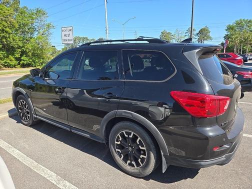 2020 Nissan Pathfinder SL