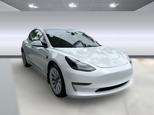 Pearl White Multi-Coat 2023 Tesla Model 3 Standard Range
