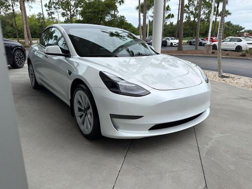 Pearl White Multi-Coat 2023 Tesla Model 3 Standard Range