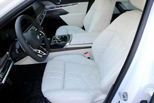 2025 BMW 760 i xDrive