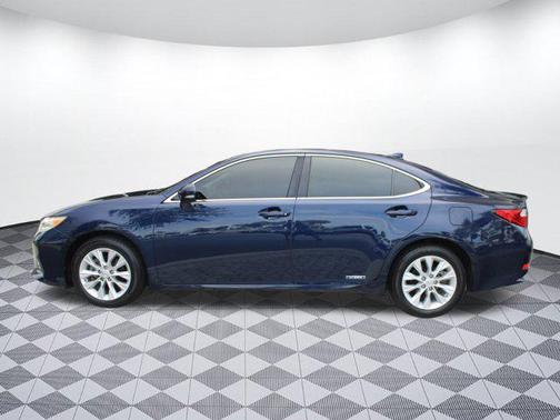 2015 Lexus ES 300h Base