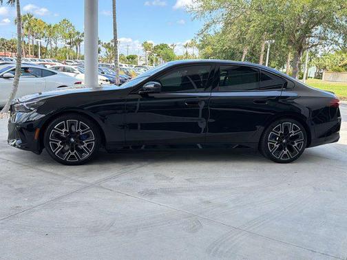Black Sapphire Metallic 2026 BMW i5 eDrive40