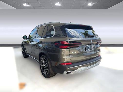 Manhattan Green Metallic 2026 BMW X5 sDrive40i