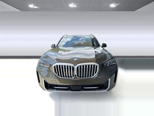 Manhattan Green Metallic 2026 BMW X5 sDrive40i