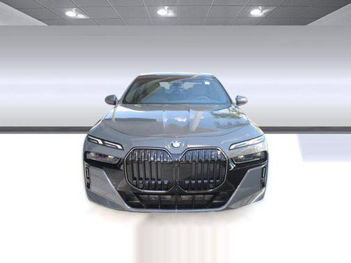 2026 BMW 740 i