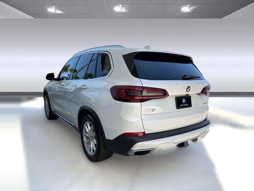 Mineral White Metallic 2021 BMW X5 xDrive40i