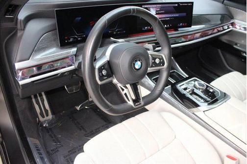 2023 BMW 740 i