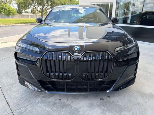 Carbon Black Metallic 2026 BMW 760 xDrive