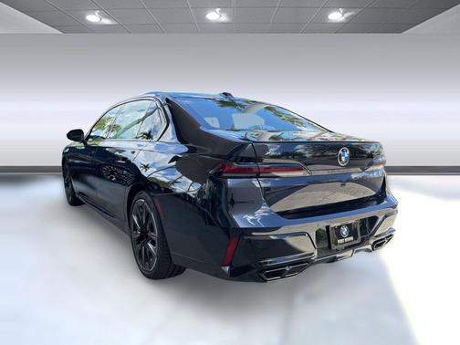 Carbon Black Metallic 2026 BMW 760 xDrive