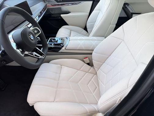 Carbon Black Metallic 2026 BMW 760 xDrive