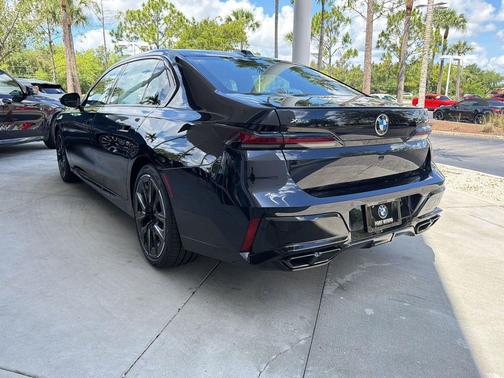 Carbon Black Metallic 2026 BMW 760 xDrive