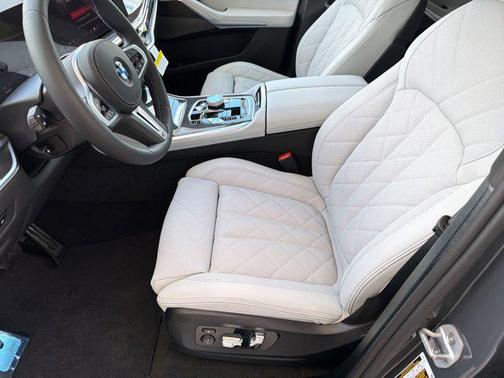 Dravit Grey Metallic 2026 BMW X5 M60i