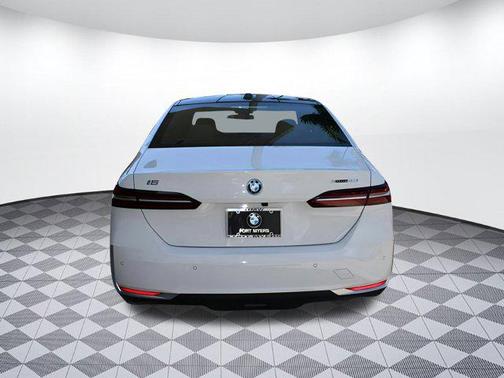 2025 BMW i5 xDrive40