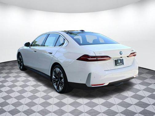 2025 BMW i5 xDrive40