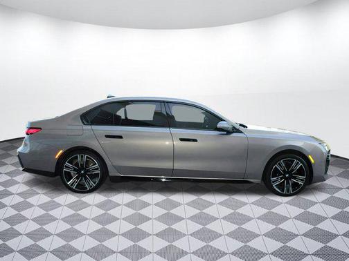 2023 BMW 740 i