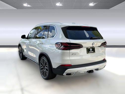 Mineral White Metallic 2026 BMW X5 xDrive40i