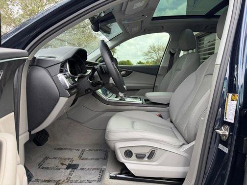 2023 Audi Q7 45 Premium