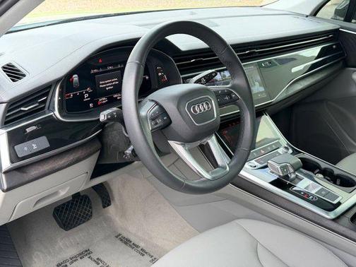 2023 Audi Q7 45 Premium