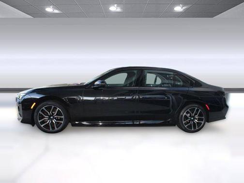 2026 BMW 750e i xDrive