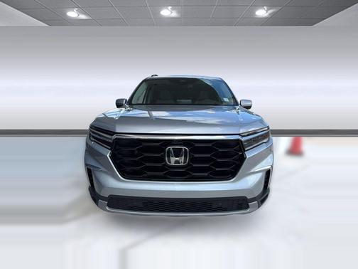 Lunar Silver Metallic 2024 Honda Pilot Elite