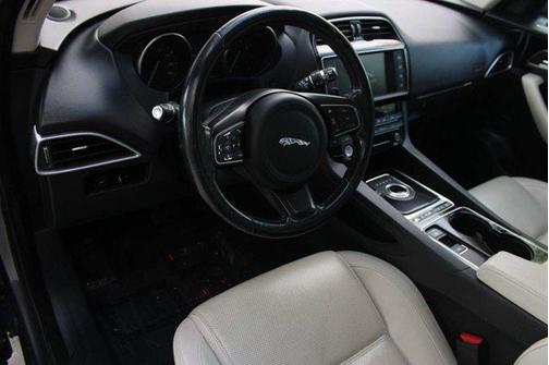 2017 Jaguar F-PACE 35t Prestige