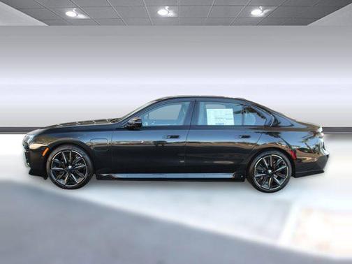 2026 BMW 750e i xDrive