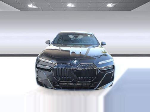 2026 BMW 750e i xDrive