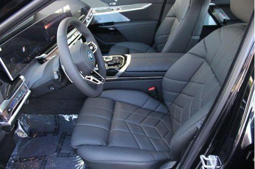 2026 BMW 750e i xDrive