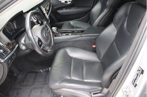 2018 Volvo S90 T5 Momentum